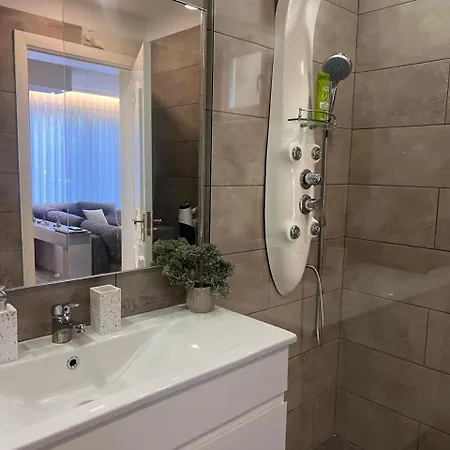 Gjiri Lalezit Swimming Pool Villa