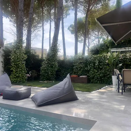 Gjiri Lalezit Swimming Pool * Lalez