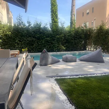 Gjiri Lalezit Swimming Pool Villa