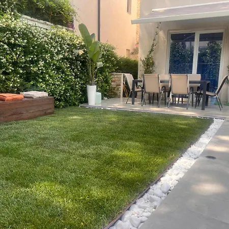 Gjiri Lalezit Swimming Pool Villa