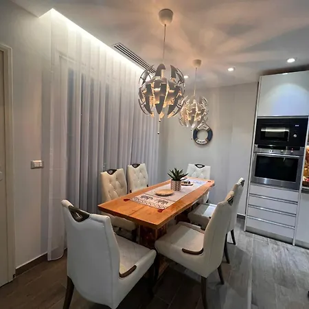 Gjiri Lalezit Swimming Pool Villa *