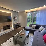 Вилла Gjiri Lalezit Swimming Pool *