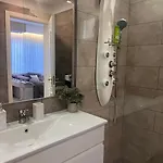 Gjiri Lalezit Swimming Pool Вилла