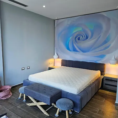 Gjiri Lalezit Swimming Pool * Lalez