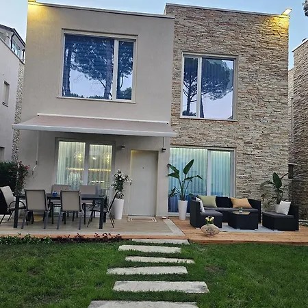 Villa Gjiri Lalezit Swimming Pool *