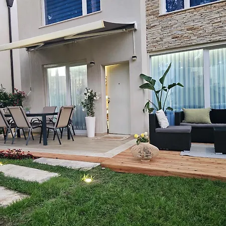 Gjiri Lalezit Swimming Pool Villa *