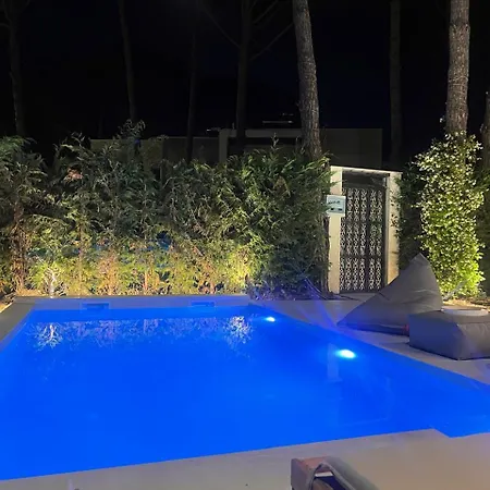 Gjiri Lalezit Swimming Pool Villa