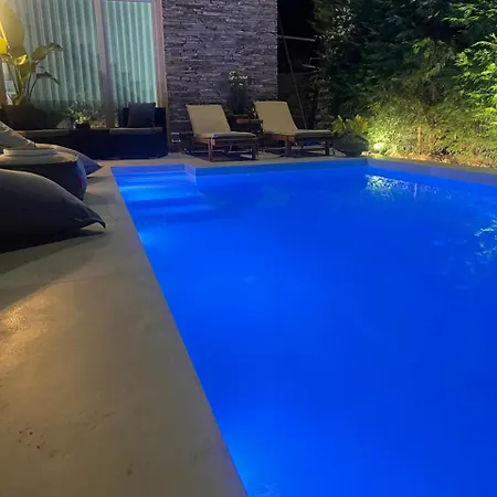 וילה Gjiri Lalezit Swimming Pool