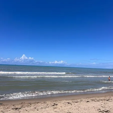 Gjiri Lalezit Swimming Pool * Lalez