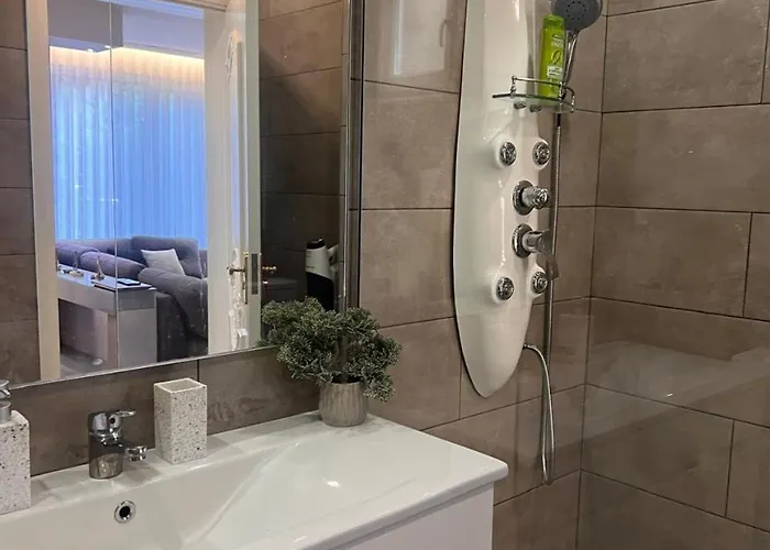 Gjiri Lalezit Swimming Pool 别墅