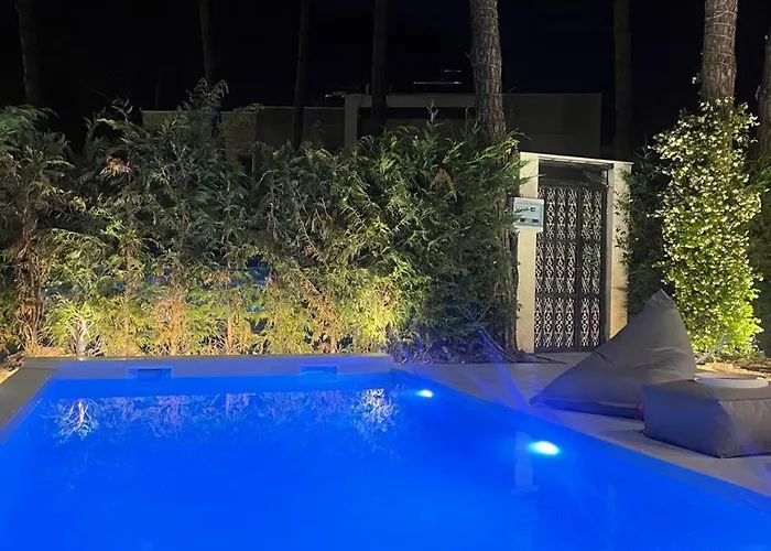 Gjiri Lalezit Swimming Pool 别墅