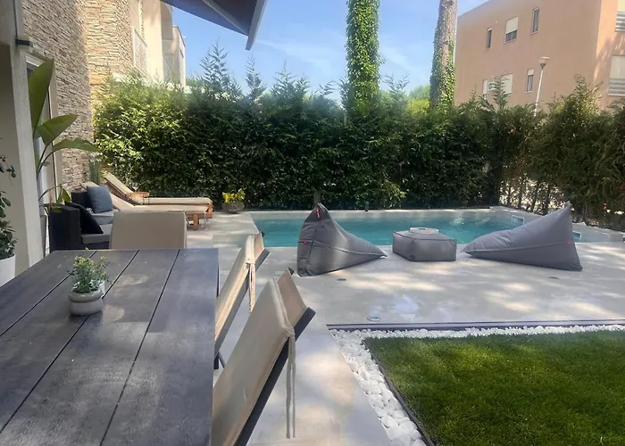 Gjiri Lalezit Swimming Pool *