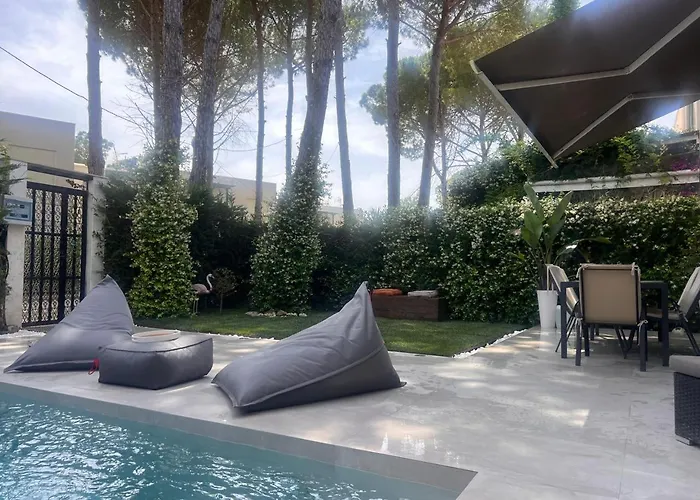 Gjiri Lalezit Swimming Pool * Lalez